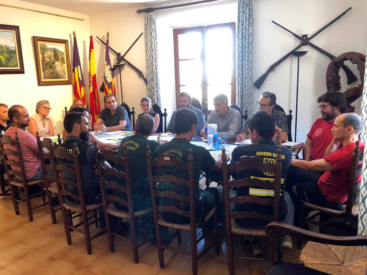 Reunió de seguretat i emergències i els responsables del Consell i l'Ajuntament de Deià