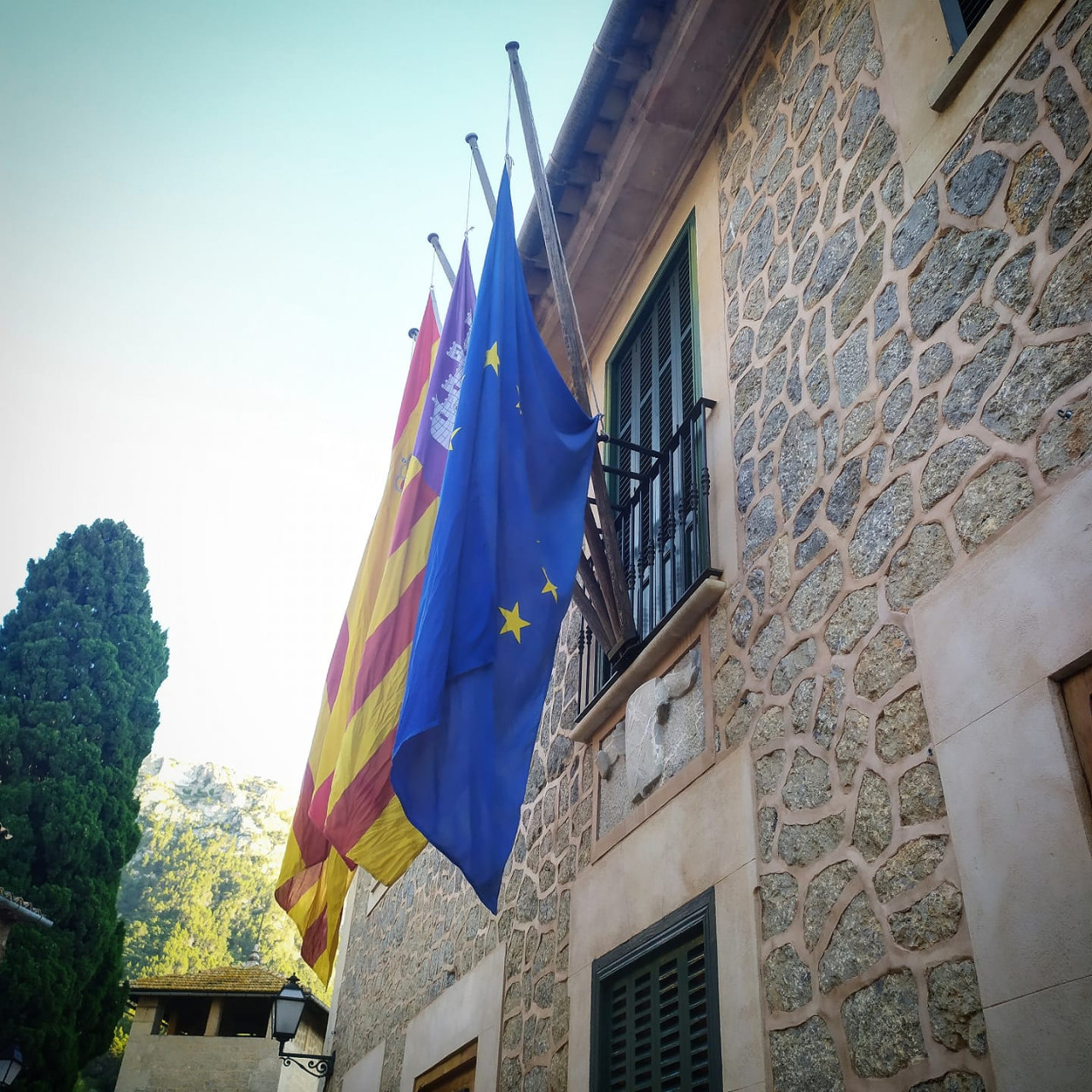 Dol oficial a tot l'Estat per les víctimes de la COVID19
